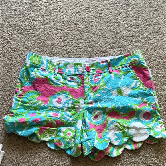 Lilly Pulitzer buttercup shorts - Picture 1 of 4